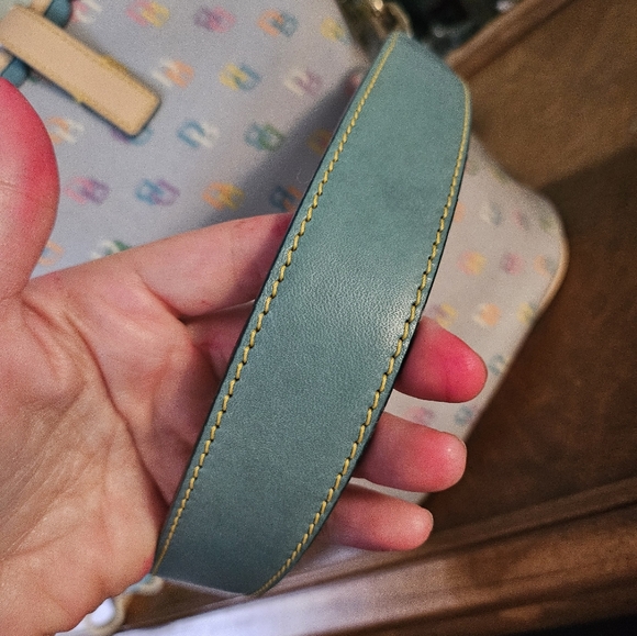 Dooney and Bourke Bucket bag EUC - Picture 8 of 9